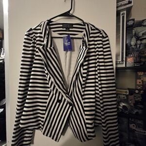 Forever 21 Women's Black and White Striped Jacket